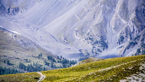 Die Blockgletscher fliessen immer schneller ins Tal. Das zeigen Messungen der Schweizerischen Akademie der Naturwissenschaften. Foto: Jon Duschletta