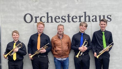 Haben einmal mehr die Jury überzeugt: Das Trompetenensemble Motre mit seinem Leiter Anton Ludwig Wilhalm in Luzern, Foto: z. Vfg.