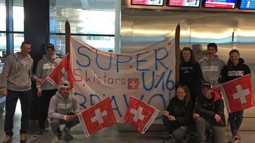 Am Flughafen Kloten warteten Fans von Selina Egloff und Team. Foto: z.Vfg.