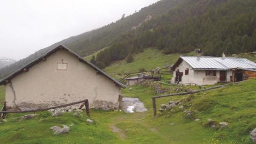 L’Alp Sprella illa Val Mora dess dvantar üna chamonna dal CAS. Quai nu plascha a las organisaziuns per l’ambiaint (fotografia: CAS Engiadina Bassa Val Müstair).