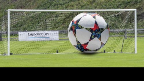 Das Runde muss ins Eckige, denn die Fussball-EM steht vor der Tür. Foto: Daniel Zaugg