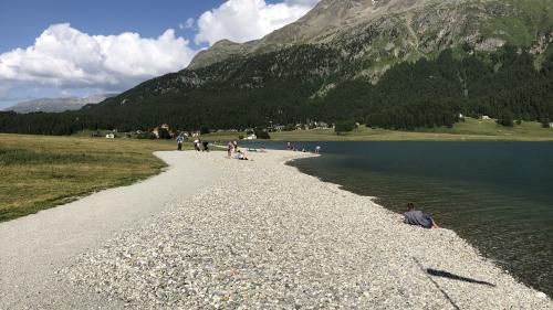 Der Kitesurf-Beach ist der erste der drei neu gestalteten Strandabschnitte am Silvaplanersee.  