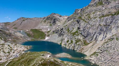 In ihrer Maturaarbeit konnte Anna Sidonia Marugg im Lunghinsee, eine der wichtigsten Wasserscheidepunkte Europas, Mikroplastik nachweisen (Foto: Mayk Wendt).