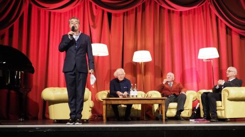 Podium zum Engadin Festival im Hotel Reine Victora (von links): Jan Schultz, Heinz Holliger, Claudio Chiogna und Dominik Sachmann. Foto: Marie-Claire Jur