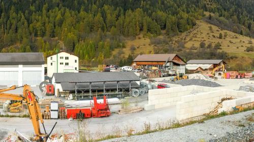 Über die Zernezer Gewerbezone Cul (links) wurde nach der Einreichung einer Volksinitiative eine Planungszone erlassen. Foto: Jon Duschletta