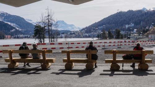 Die internen Abklärungen für einen neuen Standort von «Edy», der Symbolfigur der Ski-WM, laufen gemeindeintern auf Hochtouren. Seitens der Gemeinde wird der Standort Bahnhofsareal (Bild) favorisiert. Foto: Jon Duschletta