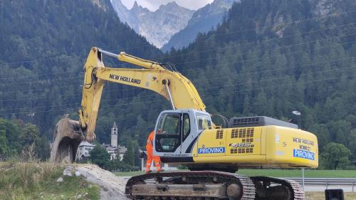 Die Bauarbeiten für Bondo II haben vier Jahre nach dem Bergsturz des Piz Cengalo heute, Samstag, begonnen. Foto: Denise Kley