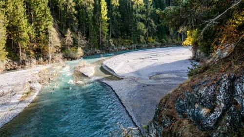 L’En, quia suot Scuol, es l’avaina da vita da flora, fauna ed eir dals umans chi vivan lung l’En. fotografia: Jon Duschletta