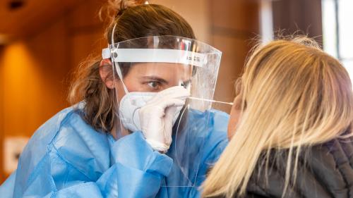 Künftig müssen die Coronatests aus eigener Tasche bezahlt werden. Foto: Daniel Zaugg