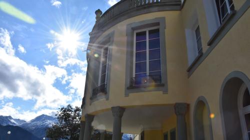 Las votantas e'ls votants da Scuol han muossà saninclet ed ün vast orizont a regurad l'avegnir da l'Institut Otalpin Ftan (fotografia: Nicolo Bass).