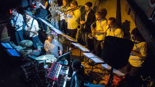 Die 15 jungen Musiker der Jazzrausch Bigband (JRBB) haben ihre Feuertaufe in St. Moritz bestanden. Foto: fotoswiss.ch/Gian Carlo Cattaneo