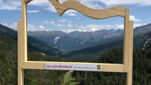 Quist selfie-point pussibiltescha da’s fotografar i’l Parc da natüra Biosfera Val Müstair (fotografia: Alberto Giacometti).