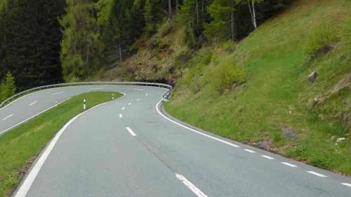 Ein Abschnitt der Flüelastrasse muss saniert werden. Foto: Standeskanzlei Graubünden