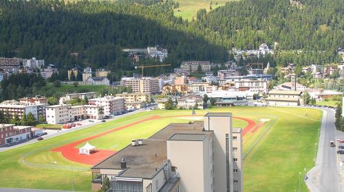 Das Höhentrainings- und Wettkampfzentrum Oberengadin soll durch erweiterte Infrastrukturen auf der Polowiese in St. Moritz Bad aufgewertet werden.  Archivfoto: Reto Stifel