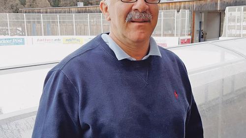 In St. Moritz geht eine Eishockey-Trainer-Ära zu Ende: Ueli Hofmann (64) verlässt das Engadin und wechselt nach Visp. Foto: Stephan Kiener