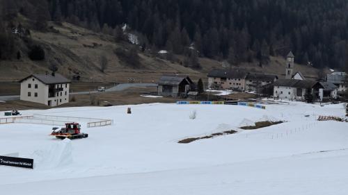 Grazcha a la blera naiv chi’d es gnüda fatta pel Tour de Ski s’han las loipas a Tschierv mantgnüdas dret bain, adonta da temperaturas chodas e plövgia (fotografia: Claudio Deguati).