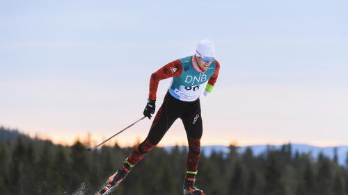 Am Dienstag hat der Para-Sportathlet Luca Tavasci das Langstreckenrennen auf 20 Kilometer mit nur einem Stock bestritten und den 12. Rang erreicht. Sein nächstes Ziel: die Paralympics in Peking im März. Foto: Goran Basic