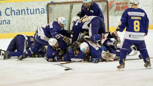 Die Freude nach dem 13:0 Sieg gegen Schaffhausen war gross (Foto: Cesare Mauri).