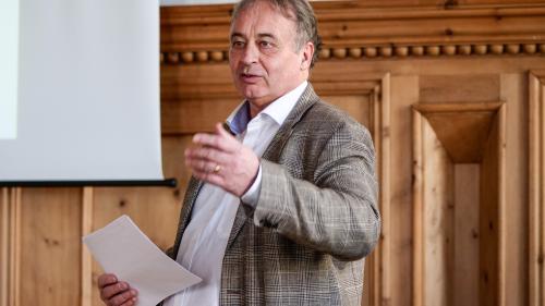 Der vormalige Vorsitzende der Präsidentenkonferenz Martin Aebli ist für die Präsentation der Wohnraumstudie an seine alte Wirkungsstätte zurückgekehrt. Foto: Jon Duschletta