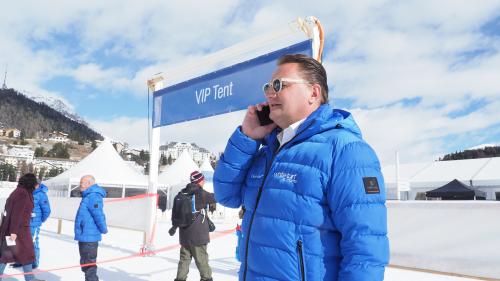 Thomas Walther am dritten Rennsonntag von White Turf. Bei OK-Chef der Pferderennen laufen die Fäden zusammen.
Foto: Marie-Claire Jur          