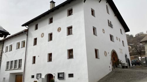 La corporaziun evangelica Scuol-Tarasp ha tscherchà üna nouva predichanta o ün nouv ravarenda (fotografia: Andri Netzer).