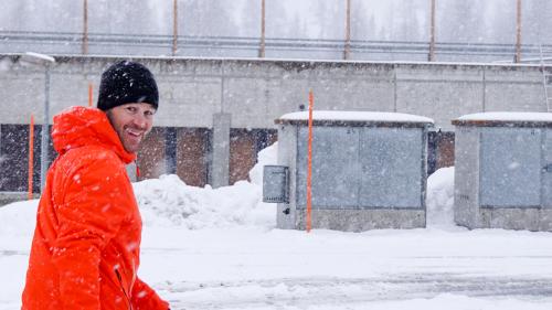  Thomas Pinchera ist seit fünf Jahren für die Zielinfrastruktur des Frauenlaufs und des Engadin Skimarathons verantwortlich. Foto: Jon Duschletta