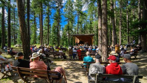 Volle Ränge und lockere Stimmung am Taiswald-Konzert. Foto: fotoswiss.com/Giancarlo Cattaneo