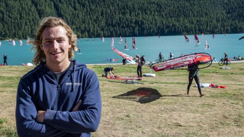 Bevor er in seine Heimat Bironico zurückkehrte, nahm Colombo noch am Windsurfmarathon teil (Foto: Tiago Almeida).