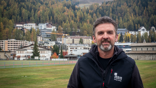 Marco Iten ist ein gefragter Energie-Experte. Für die Region Maloja arbeitete er die Energiestrategie aus, diese ist gerade zur Vernehmlassung in den Gemeinden. 		Foto: Denise Kley