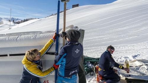 Die letzten Vorbereitungen für den Para Worldcup liefen am Dienstagvormittag: Am Streckenreand wurden Luftkissen angebracht. 			Fotos: Tiago Almeida