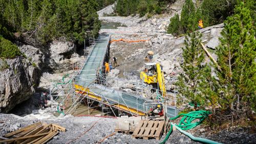 Die Gemeinde Zernez muss sich gemäss einer Amtsverfügung an die bisherigen Kosten des PCB-Ereignisses im Spöl beteiligen. Gegen diesen Entscheid hat die Gemeinde Beschwerde eingereicht (Foto: Jon Duschletta). 