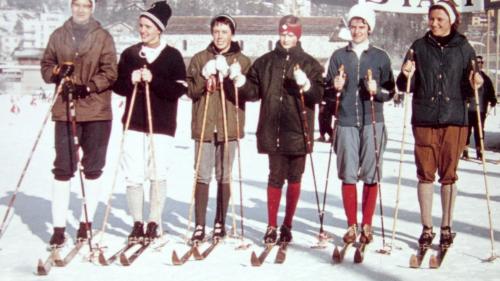 Die Starterinnen in St.Moritz 1964 mit Katharina von Salis (2. v.l.)  Foto: z.Vfg