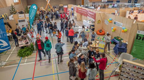 Eine gute Stimmung, grosses Engegement der Beteiligten und viele interessierte Kinder und Jugendlich zeichneten die neunte Südbünder Berufsschau aus. Foto: Daniel Zaugg