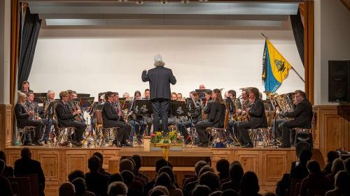 La Società da musica Scuol in occasiun dal concert da prümavaira (fotografia e video: Foto Taisch Scuol).