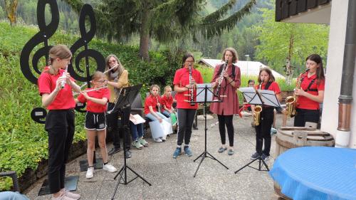 Minch’on ün punct culminant per la Scoula da musica Engiadina Bassa/Val Müstair – l’arrandschamaint «Ün cumün resuna» (fotografia: Benedict Stecher).