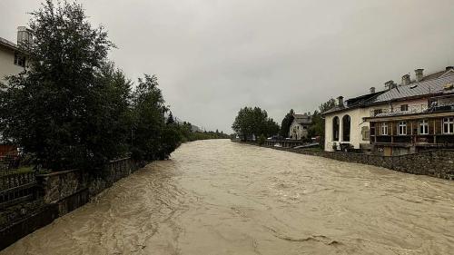 Können Fische bei einem solchen Hochwasser überleben? «Ja», sagt der Experte. Ein Hochwasser kann dem Fisch und dem Gewässer helfen. Foto: mammolit fotografie