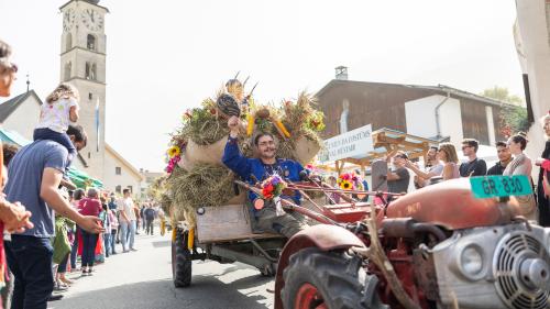 Der Umzug ist jeweils der Höhepunkt der Festa da la racolta. Foto:Dominik Täuber