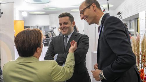 Magdalena Martullo-Blocher, Jon Pult e Martin Candinas analiseschan ils resultats da las elecziuns (fotografia: RTR/Yanik Bürkli).