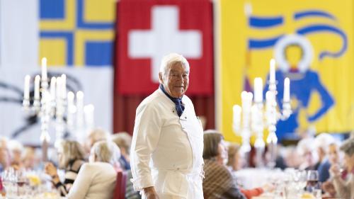 Koch Dumeng Giovanoli stellt jedes Jahr die Menükarte zusammen. Foto: Gemeinde St. Moritz/Mayk Wendt