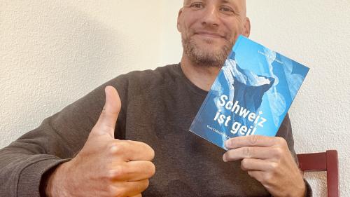 Dominik Brülisauer hat zehn Jahre lang an dem Buch "Schweiz ist geil" gearbeitet. Foto: Dominik Brülisauer