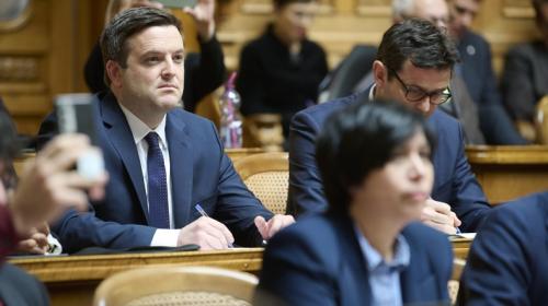 Sichtlich enttäuscht nimmt Jon Pult das Wahlresultat entgegen. Foto: Parlamentsdienste/Franca Pedrazzetti