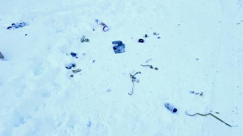 Müll im Schnee am 1. Januar ist eine der weniger schönen Folgen von Feuerwerk. Foto: Andrea Gutgsell