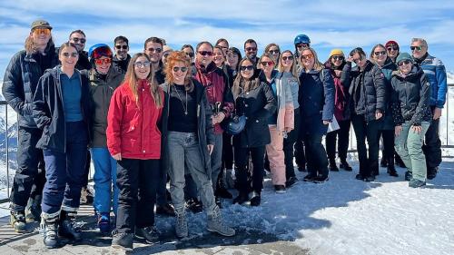 Absolvierende des CAS Event Management des Jahrgangs 2023/24 auf dem Piz Corvatsch. Foto: Luzi Heimgartner