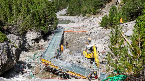 Das 60 Meter lange Tosbecken der EKW-Stauanlage Punt dal Gall bildet den Ausgangspunkt der PCB-Sanierung im Oberen Spöl. Das Tosbecken wurde schon 2017 saniert, soll aber nochmals gereinigt werden. Archivfoto: Jon Duschletta