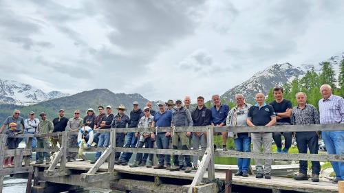 Die fleissigen Helferinnen und Helfer bei der Seeuferreinigung. Foto: z. Vfg