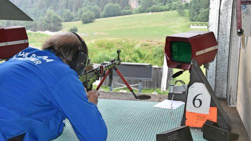 Rund 80 Gewehrschützen können auf der Schiessanlage Sielva pro Tag das Festprogramm schiessen (Foto: Nicolo Bass).