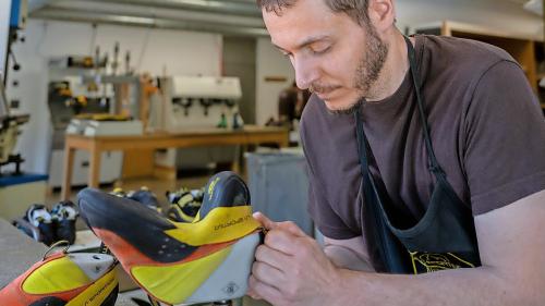 Rund 3000 Schuhen schenkt New Rada jedes Jahr ein neues Leben. Fotos: z. Vfg