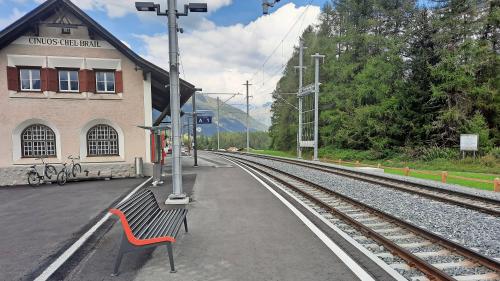 Der Bahnhof Cinuos-chel-Brail wurde in den vergangenen zwei Jahren umgebaut. Foto: z. Vfg