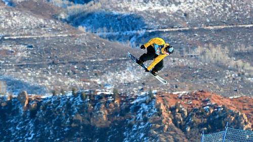 Beim Big Air kommt es nicht nur auf Style an, sondern auch auf eine gehörige Portion Mut. Foto: FIS