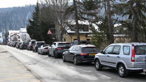 Auch in Celerina staute sich der Verkehr. Foto: Reto Stifel